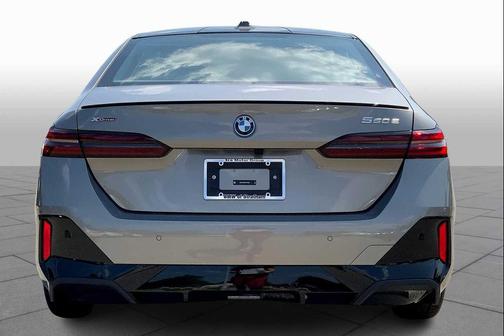 2026 BMW 550e 550e xDrive