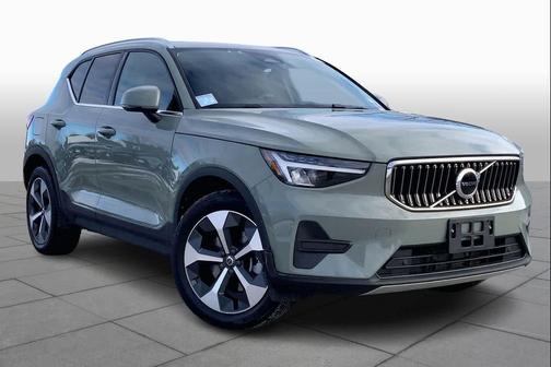 2025 Volvo XC40 B5 Core Bright Theme