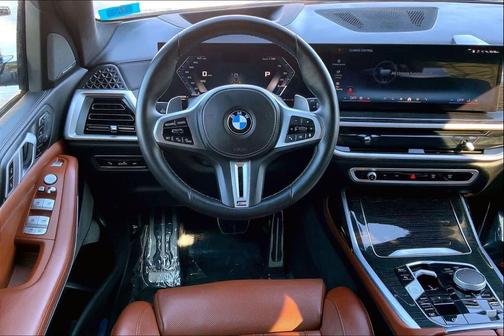 2025 BMW X7 M60i