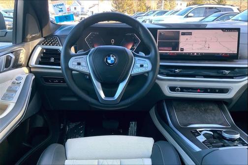 2025 BMW X7 xDrive40i