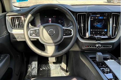2025 Volvo XC60 B5 Plus