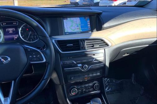 2018 INFINITI QX30 ESSENTIAL