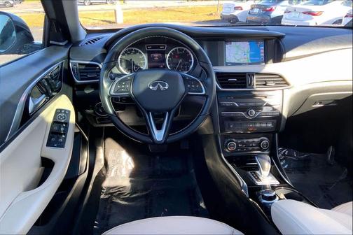 2018 INFINITI QX30 ESSENTIAL