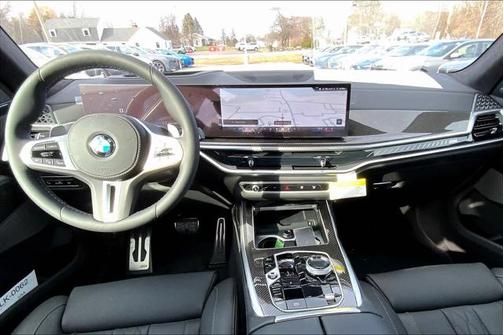 2025 BMW X7 M60i
