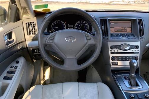 2011 INFINITI G37x Base