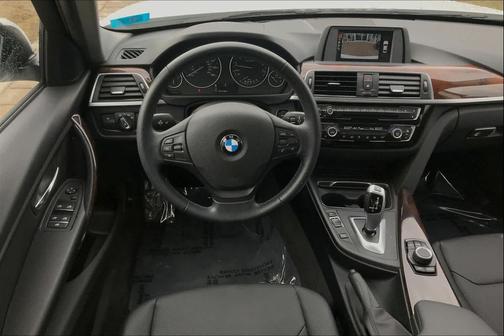 WHITE 2017 BMW 320 i