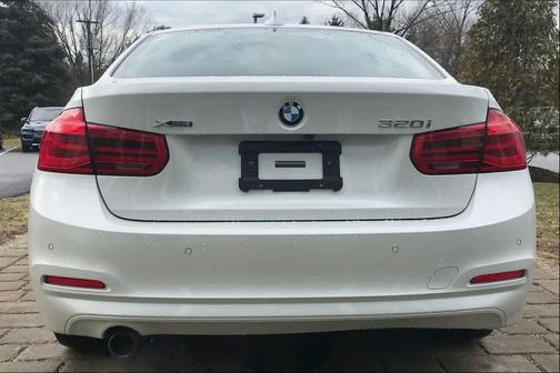 WHITE 2017 BMW 320 i