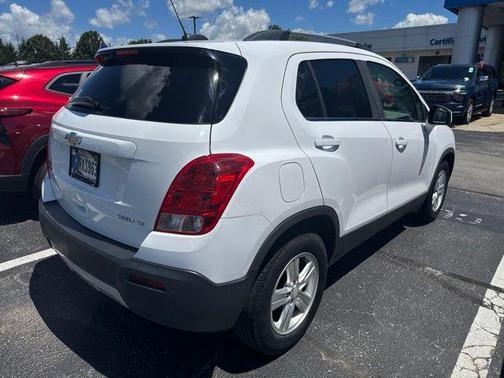 Summit White 2016 Chevrolet Trax LT