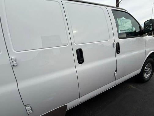 2025 Chevrolet Express 2500 RWD 2500 Regular Wheelbase WT