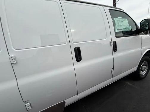 2025 Chevrolet Express 2500 RWD 2500 Regular Wheelbase WT