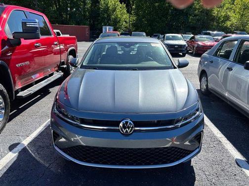 Platinum Gray Metallic 2025 Volkswagen Jetta 1.5T SE