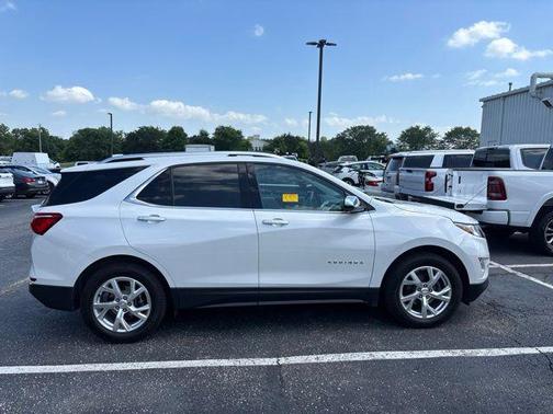 Iridescent Pearl Tricoat 2020 Chevrolet Equinox L