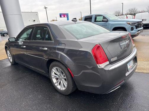 2017 Chrysler 300 Limited