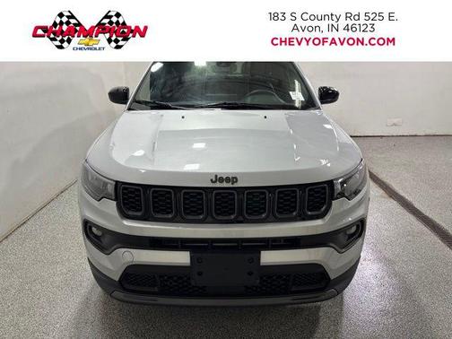 Silver Zynith Metallic Clearcoat 2025 Jeep Compass Latitude