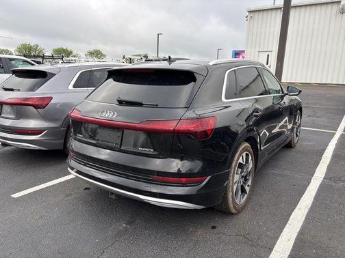 2021 Audi e-tron Premium