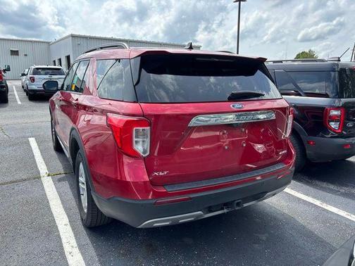 Rapid Red Metallic Tinted Clearcoat 2024 Ford Explorer XLT