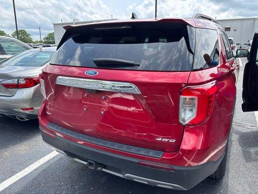 Rapid Red Metallic Tinted Clearcoat 2024 Ford Explorer XLT