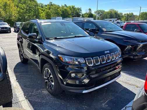Diamond Black Crystal Pearlcoat 2022 Jeep Compass Limited