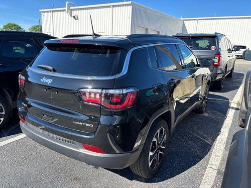 Diamond Black Crystal Pearlcoat 2022 Jeep Compass Limited