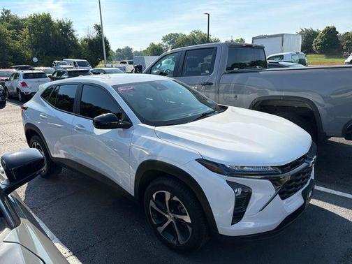 Summit White 2024 Chevrolet Trax FWD 1RS