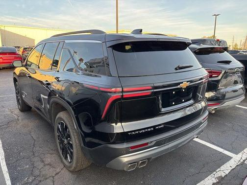 Mosaic Black Metallic 2025 Chevrolet Traverse LT