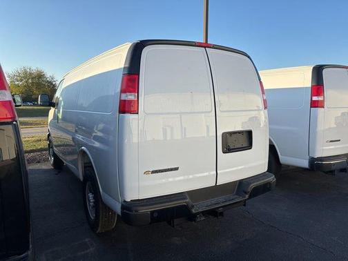 2025 Chevrolet Express 2500 RWD 2500 Regular Wheelbase WT