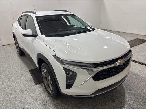 Summit White 2026 Chevrolet Trax LT