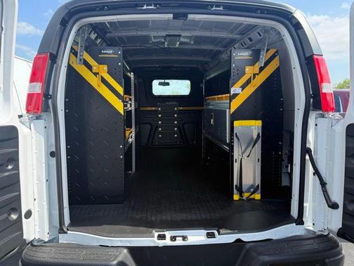 2025 Chevrolet Express 2500 RWD 2500 Regular Wheelbase WT
