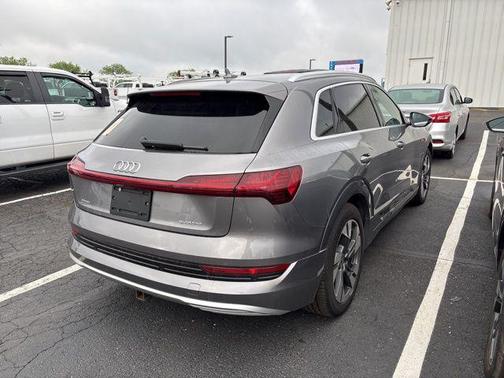 2021 Audi e-tron Premium