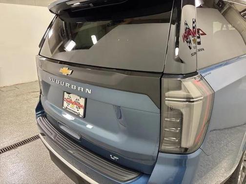 2025 Chevrolet Suburban LT