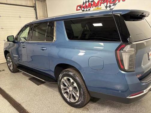 2025 Chevrolet Suburban LT