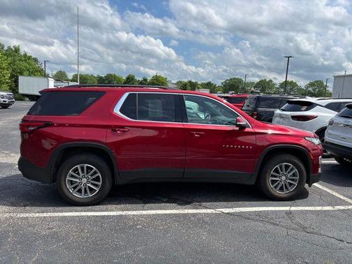 Radiant Red Tintcoat 2023 Chevrolet Traverse LT Cloth