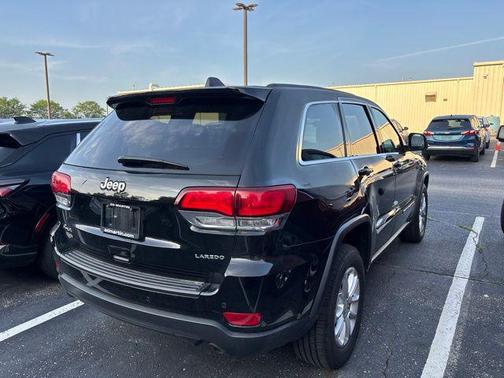 Diamond Black Crystal Pearlcoat 2022 Jeep Grand Cherokee Laredo