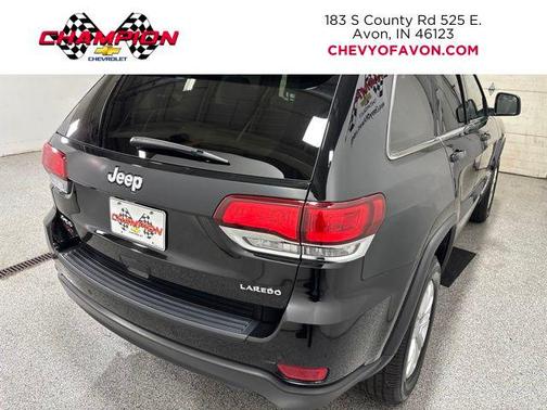 Diamond Black Crystal Pearlcoat 2022 Jeep Grand Cherokee Laredo