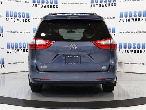 2016 Toyota Sienna XLE