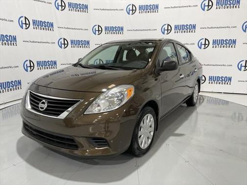 Photo 2 of 28 of 2014 Nissan Versa 1.6 SV