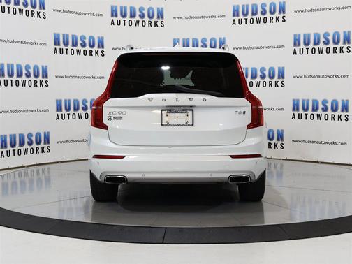 2017 Volvo XC90 T6 Momentum