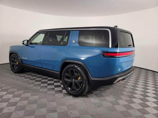 2023 Rivian R1S Adventure