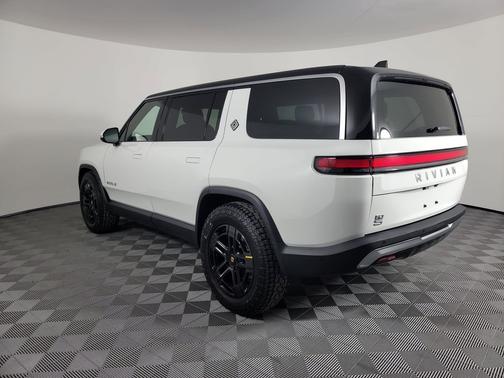 2024 Rivian R1S Adventure Package