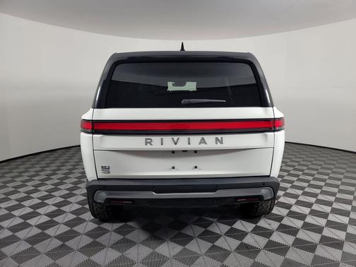 2024 Rivian R1S Adventure Package