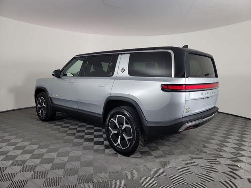 2024 Rivian R1S Adventure Quad Motor Large Pack