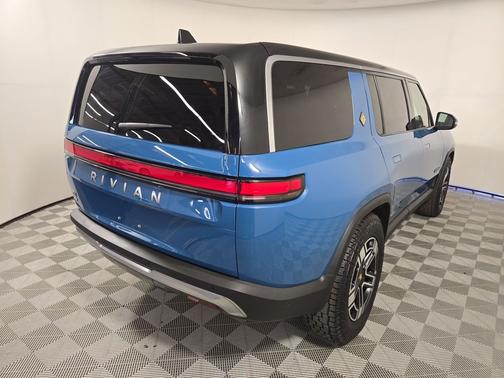 2023 Rivian R1S Adventure Package