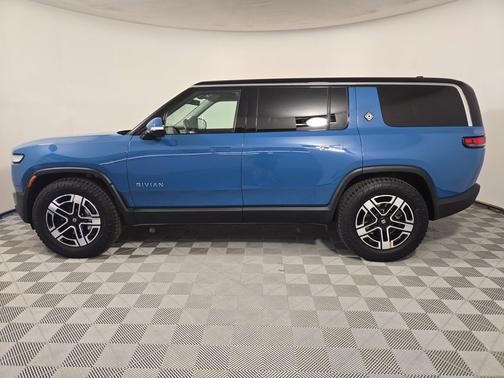2023 Rivian R1S Adventure Package