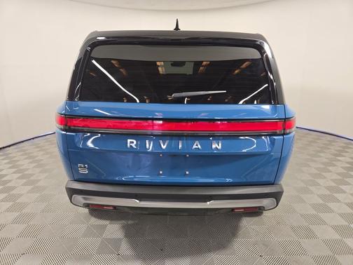 2023 Rivian R1S Adventure Package