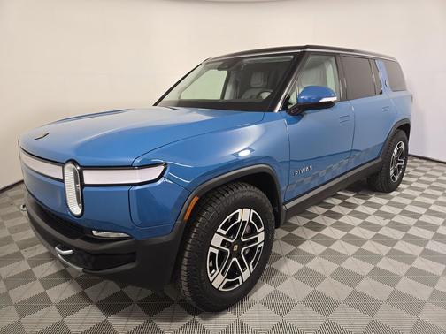 2023 Rivian R1S Adventure Package