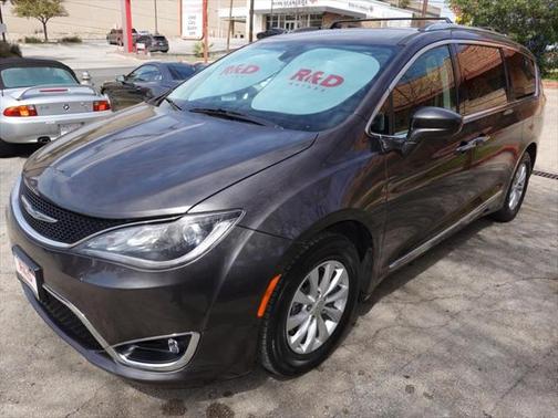 2018 Chrysler Pacifica Touring-L