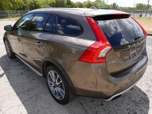 2016 Volvo V60 Cross Country T5 Platinum