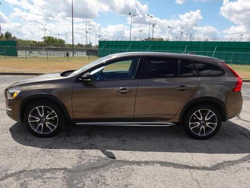 2016 Volvo V60 Cross Country T5 Platinum