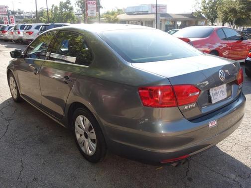 Platinum Gray Metallic 2013 Volkswagen Jetta SE