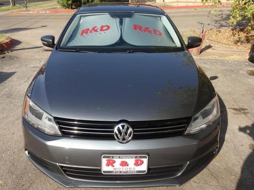 Platinum Gray Metallic 2013 Volkswagen Jetta SE